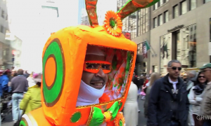 MIN_102 Easter Bonnet Parade_NYC_Robot