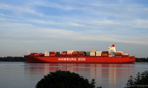 Elbe River Ships - Hamburg Sued_s
